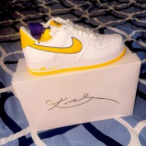 Air Force 1 Low Retro QS KB. Size 7M/8.5 W.